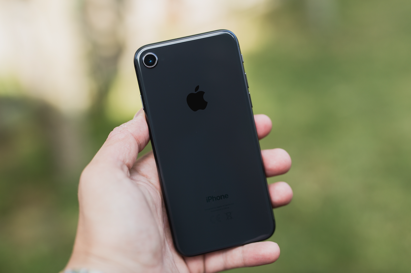 Imagem sobre Uma imagem com as dimensões e capa traseira do iPhone 7 surgiu online